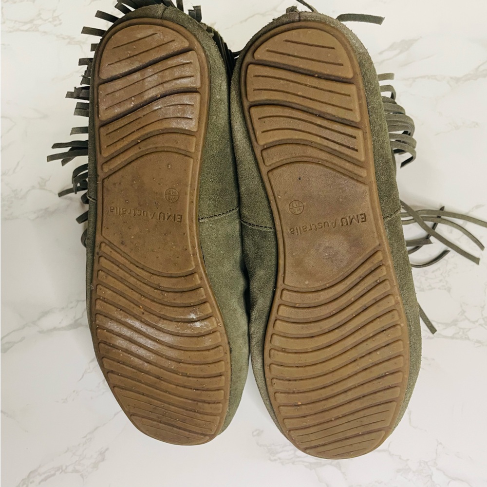 EMU Australia Green Cayote Sheepskin Suede Fringe Mini Boots | Size 8 - Picture 6 of 11